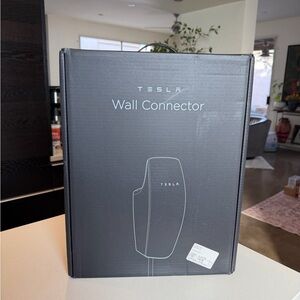 Tesla Wall Charger/Connector Brand New 18ft Cable